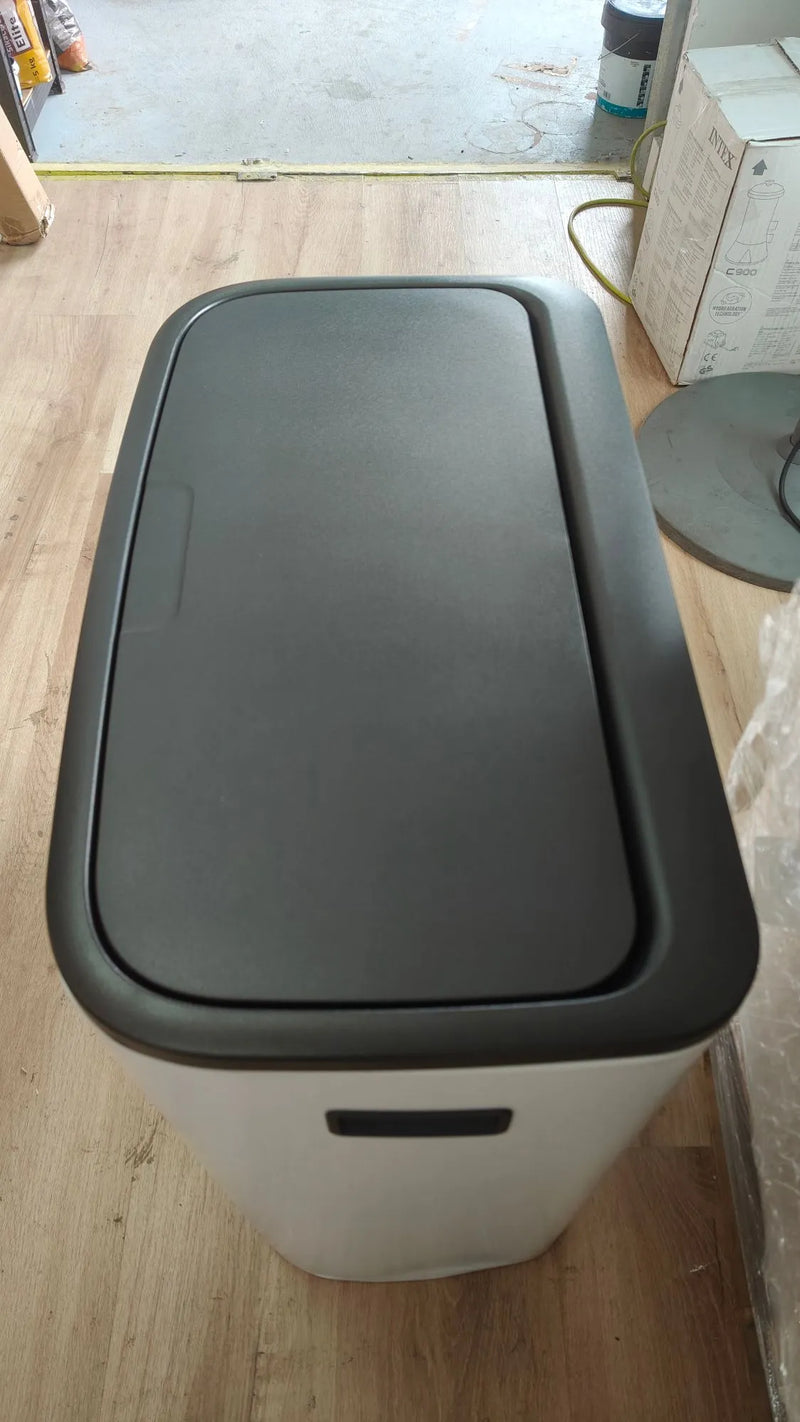 Cubo de basura con patas 2 x 30L