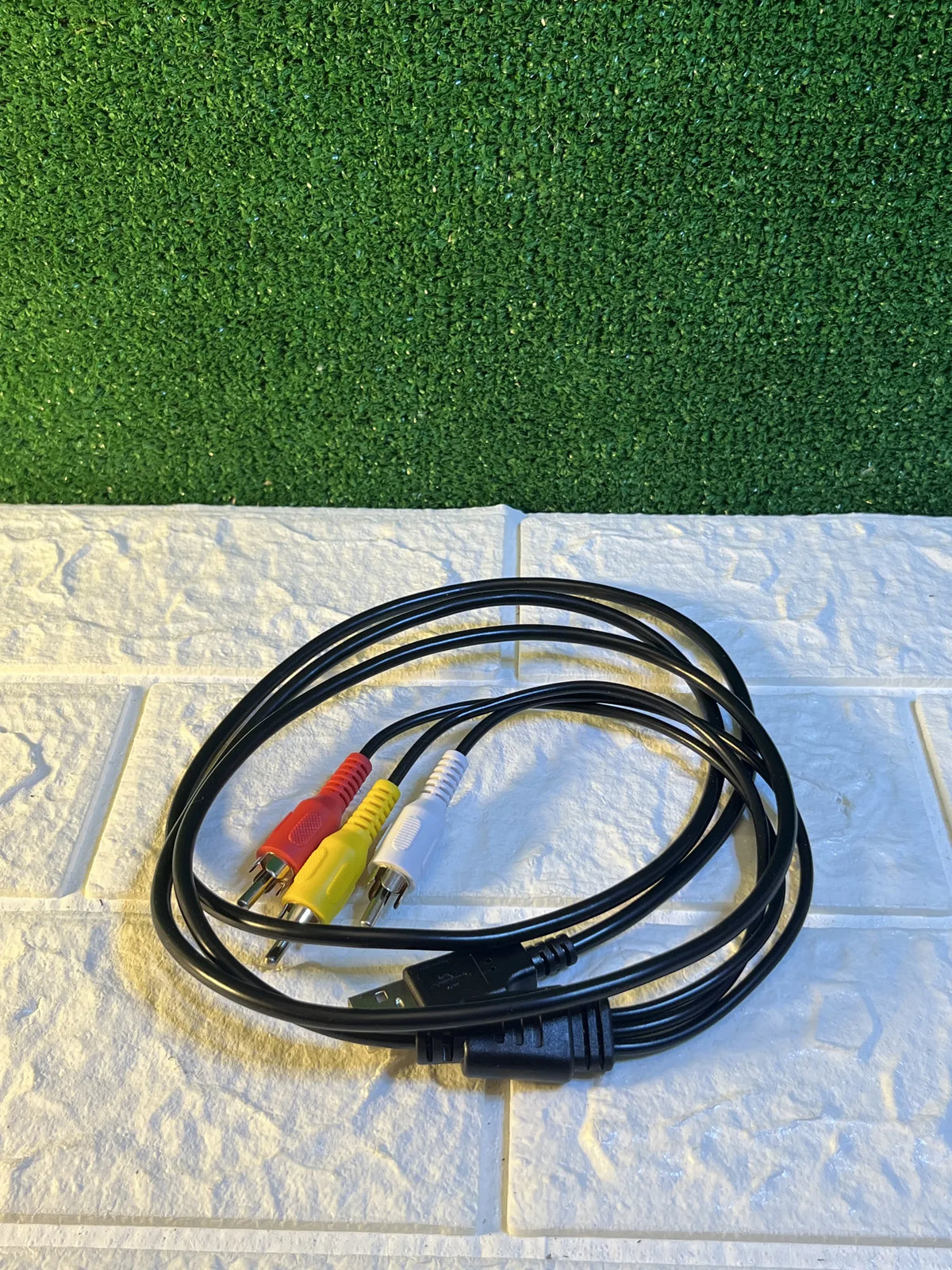 Cable USB macho a 3 RCA macho