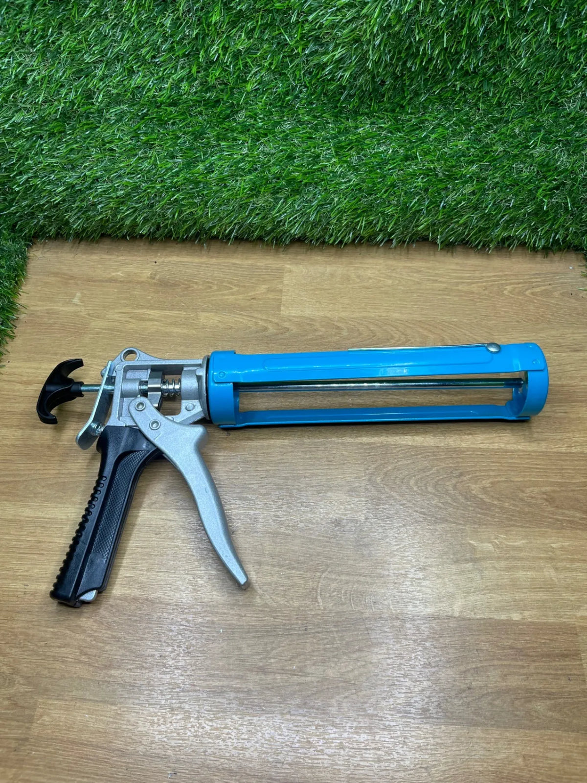 Pistola para sellado de calafateo 310ml Amazon Basics