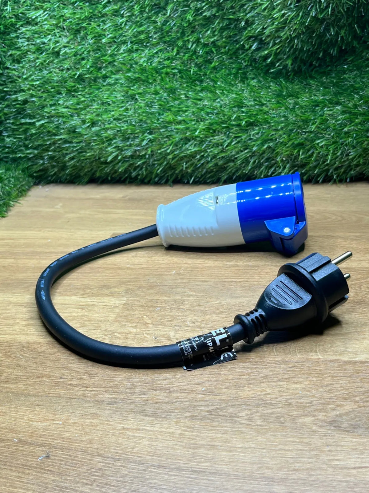 Adaptador Industrial con 1 Toma CEE + Enchufe Schuko