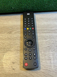 Televisor con control remoto universal One For All