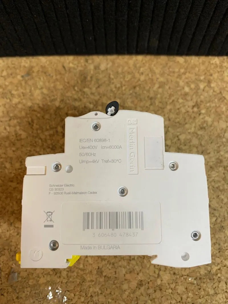 Schneider Electric A9K02316 Disyuntor K60N 3P, 16A