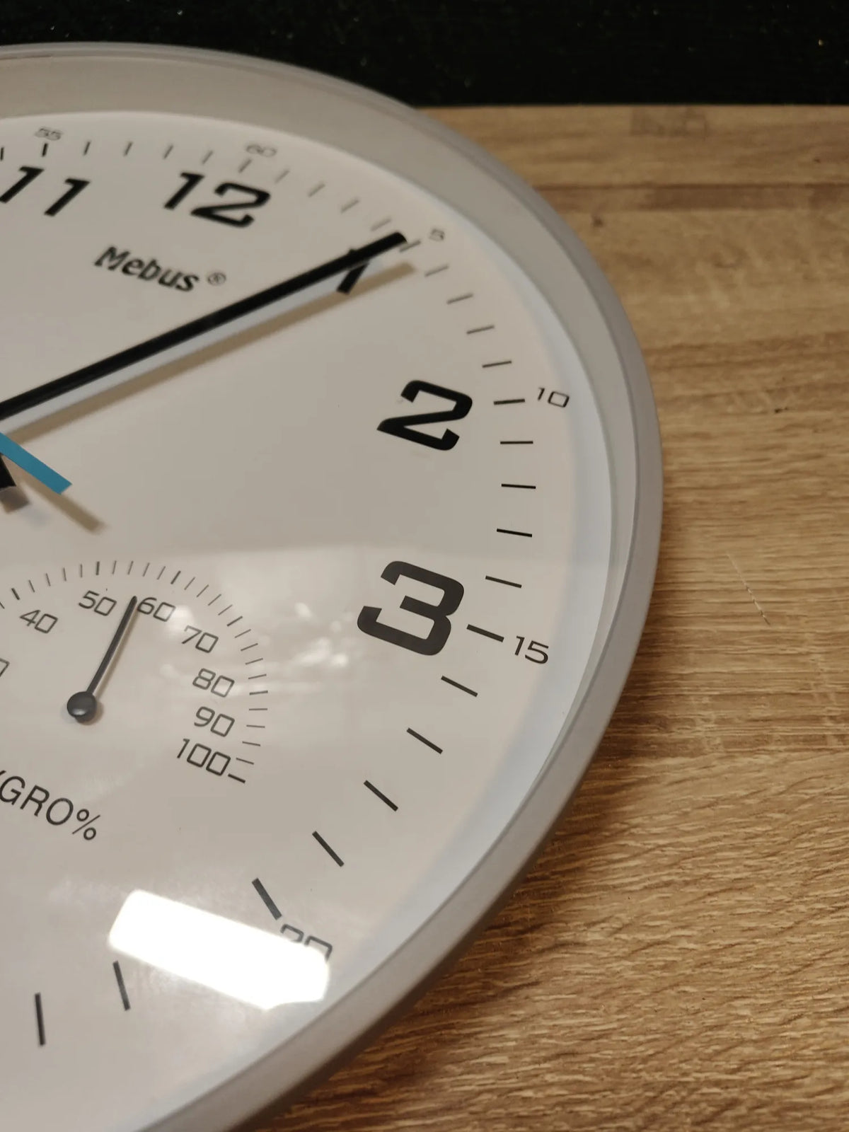 Reloj analógico de cuarzo con termómetro MEBUS