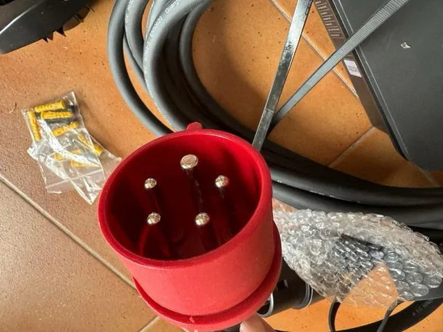 Estación de carga automóvil eléctrico Tera