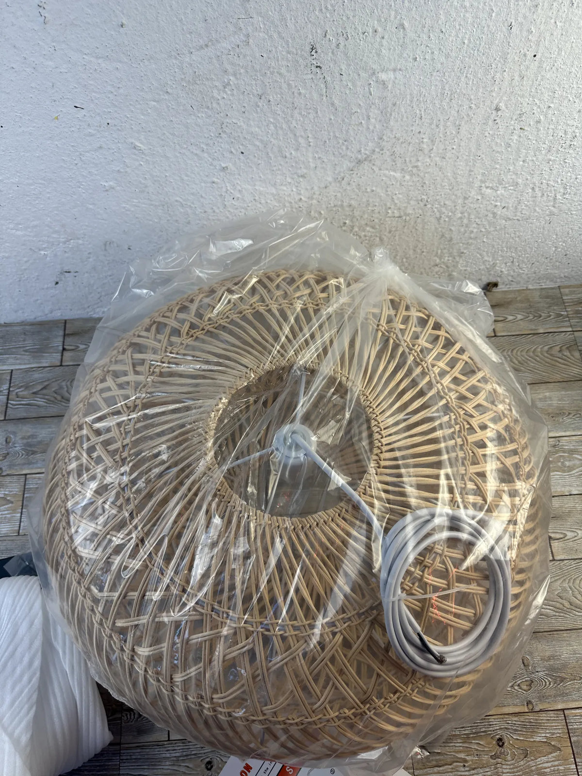Lámpara de mimbre ovalada