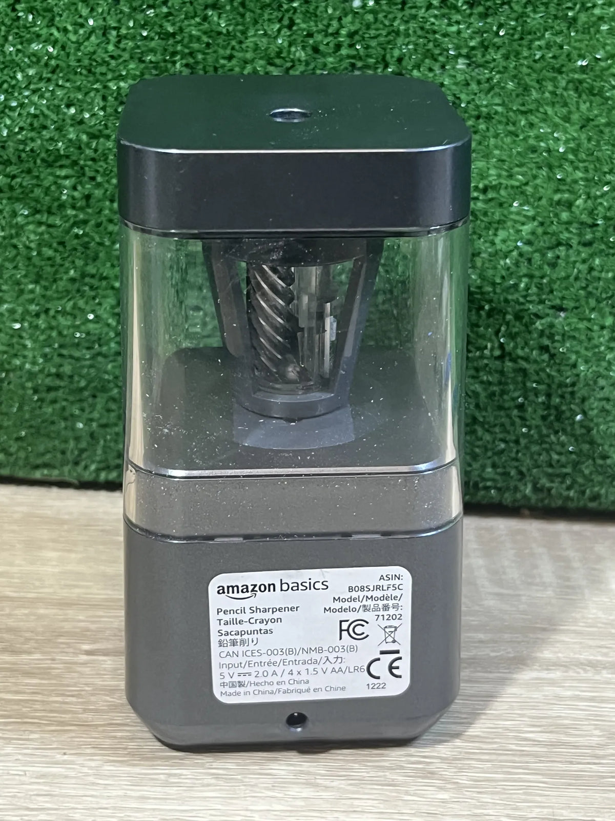 Sacapuntas eléctrico portátil Amazon Basics