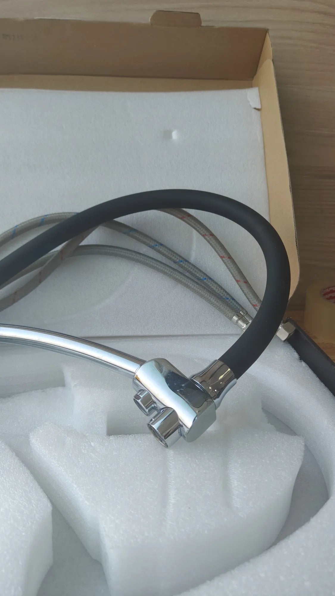 Grifo de cocina Ibergrif negro con caño flexible, rociador 3 en 1