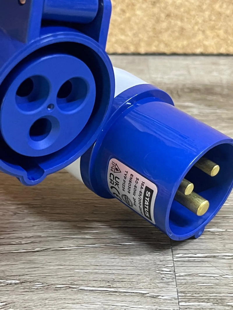 Enchufe Industrial CEE Azul 16A 2P+E 200-250V STATUS