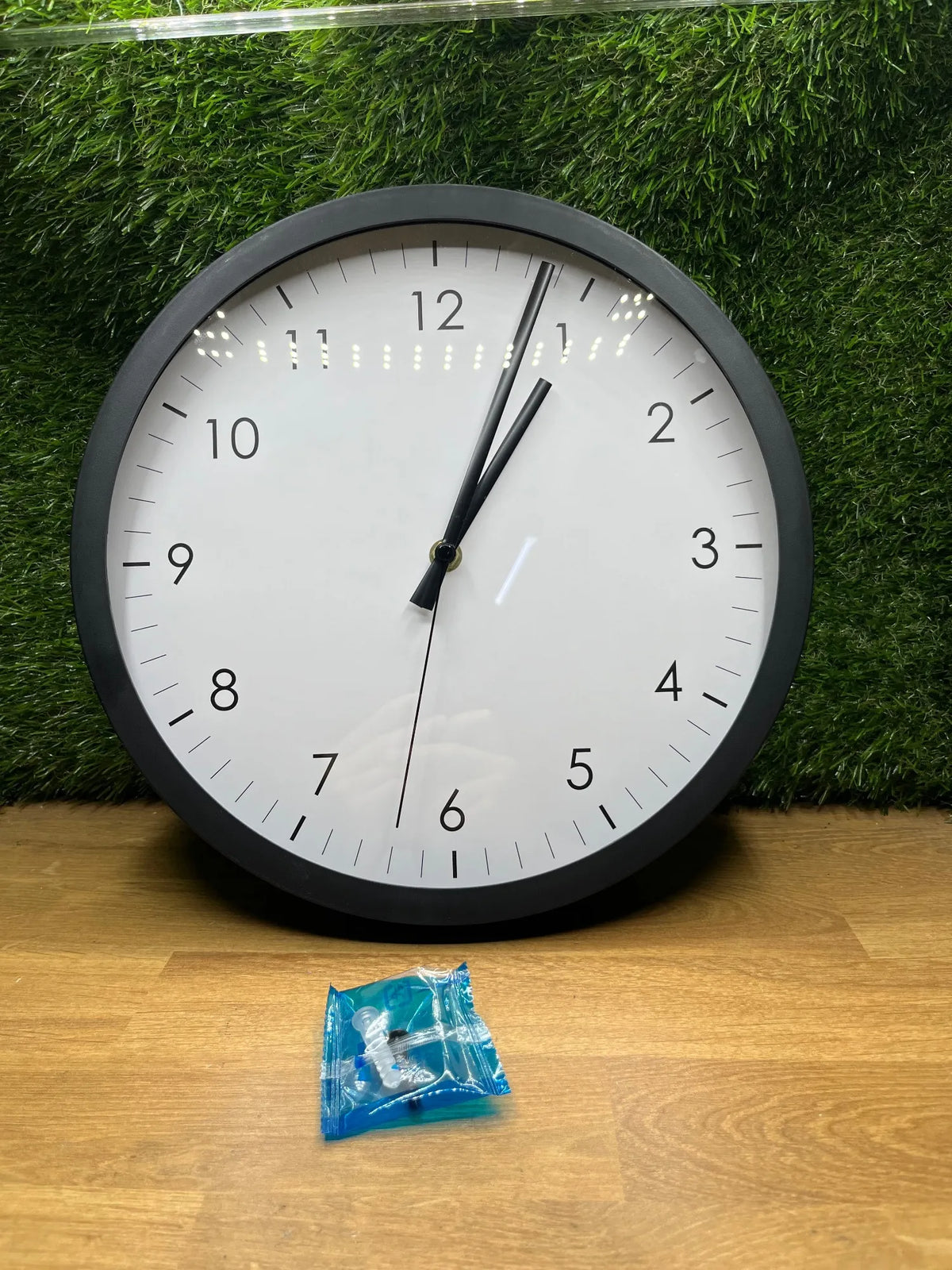 Reloj clásico Redondo Amazon Basics