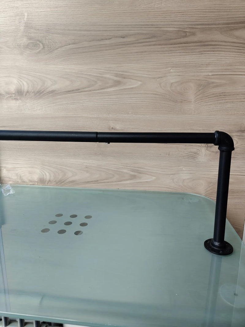 Perchero de ropa metálico de pared