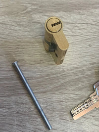 Bombillo de cerradura de latón BGS Diy 8091