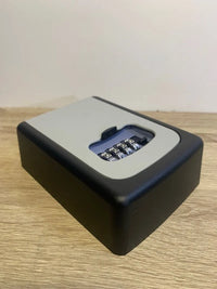 Caja de almacenamiento para llaves Amazon Basics