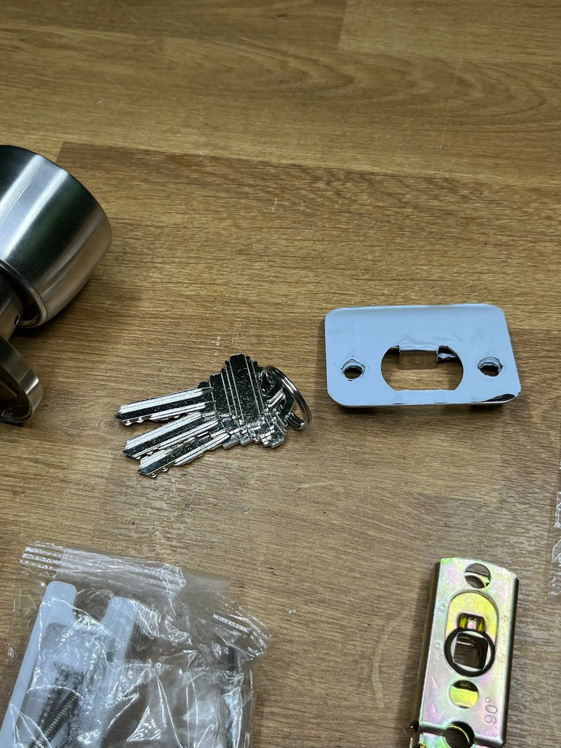 Pomos de puerta con cerradura y llave