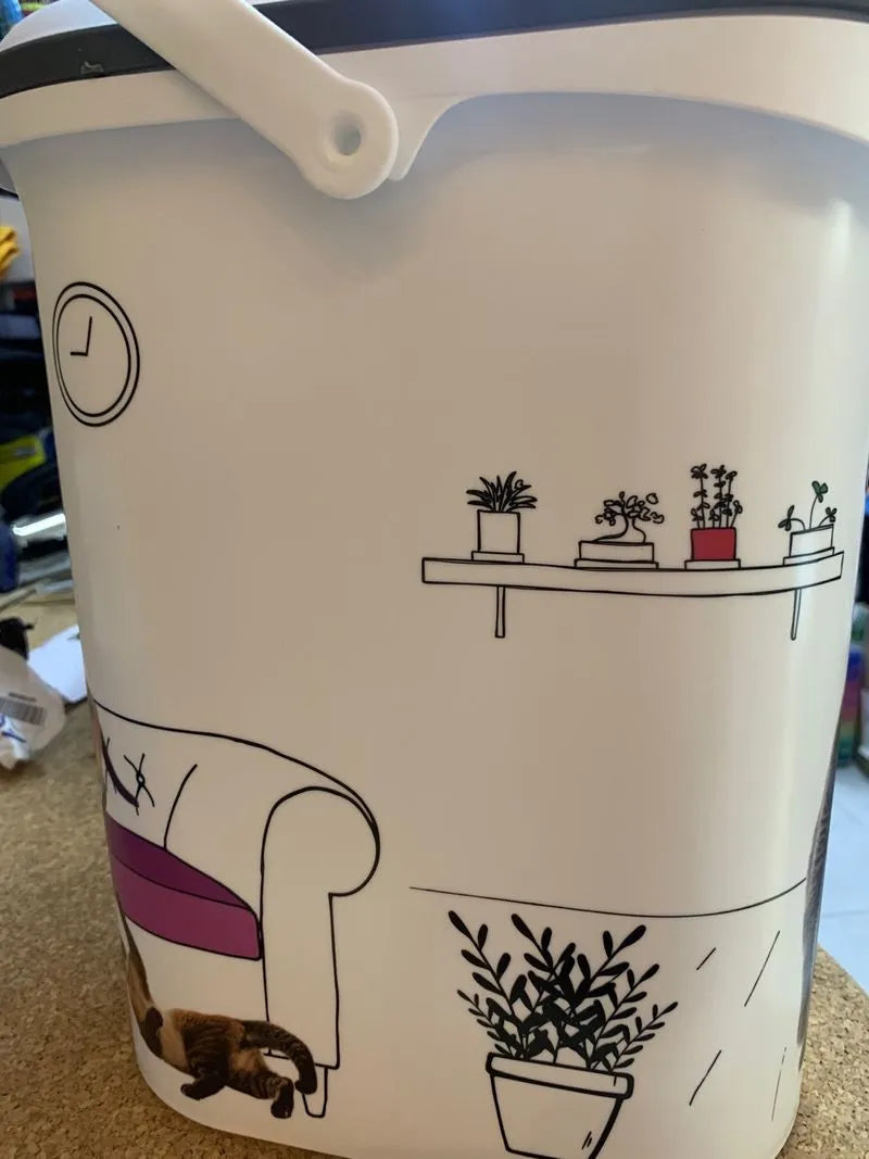 Recipiente para croquetas para gatos