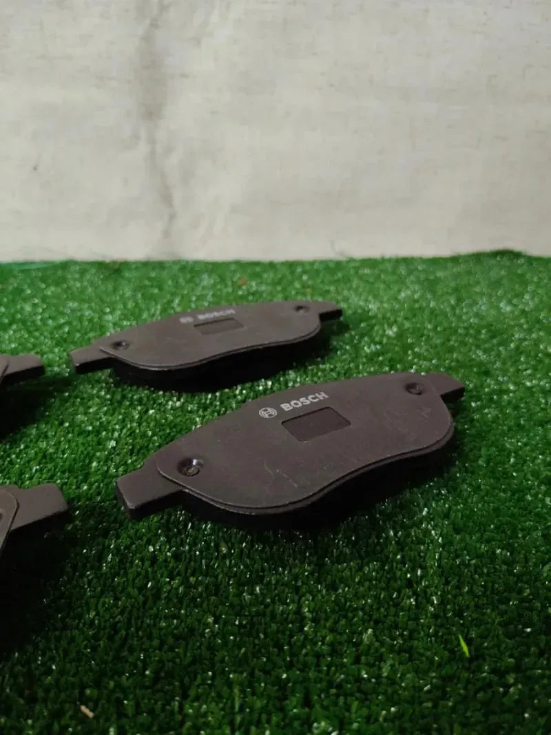 Pastillas de freno Bosch + tornillos