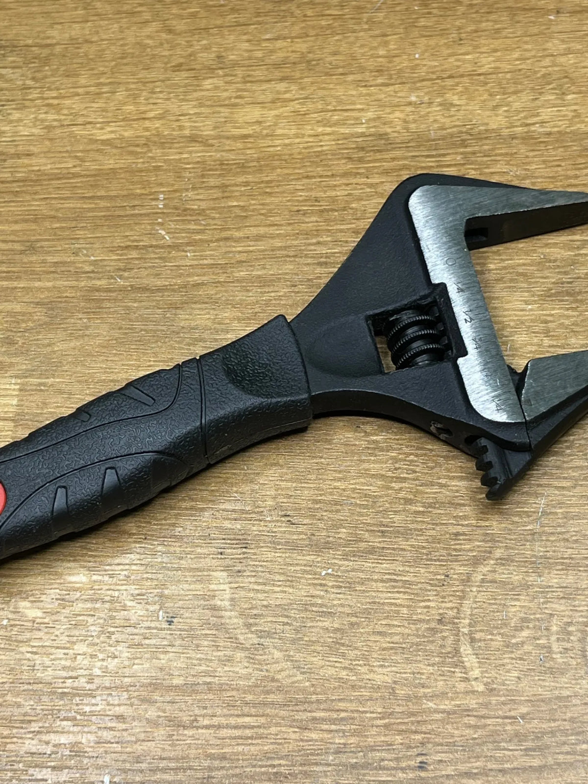 Llave de boca ancha ajustable para fontanería Amazon Basics