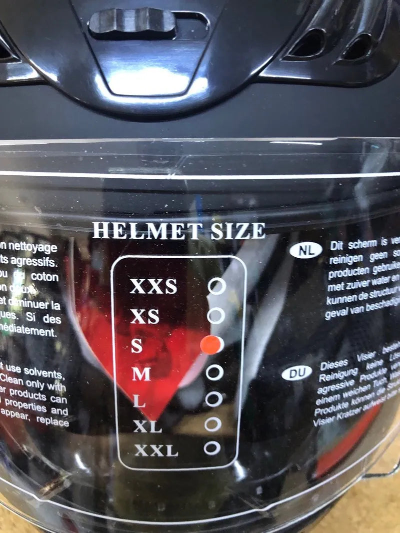 Casco de moto negro integral