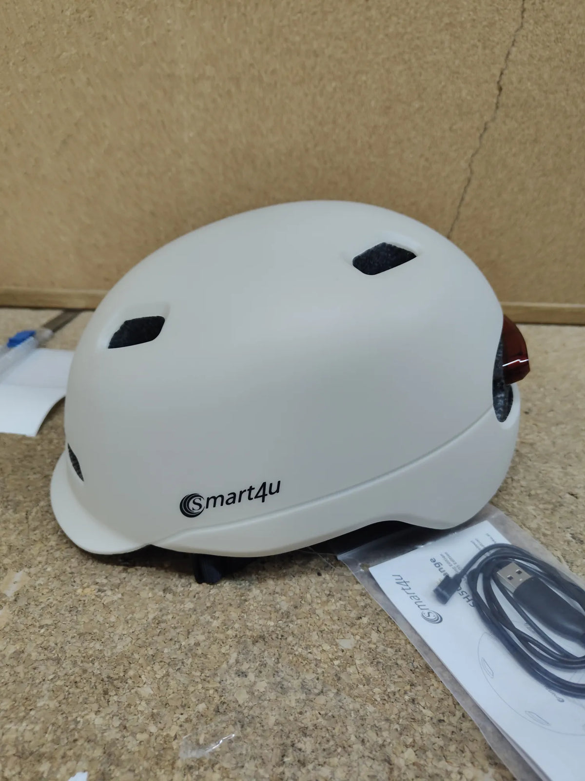 Casco con luz trasera talla M Smart4U