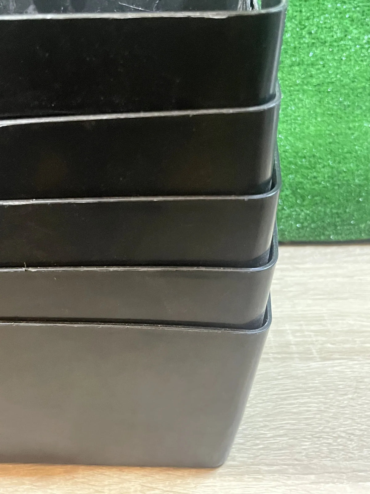 Cesta de plástico negro para estudio KEPLIN