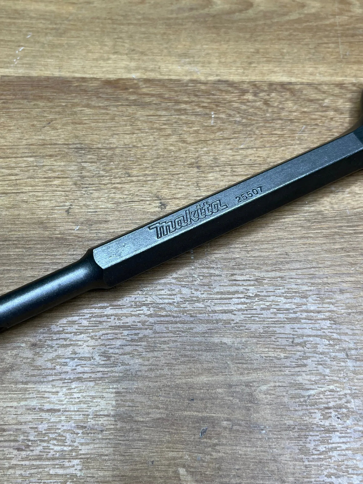 Cincel ancho D-25616 MAKITA