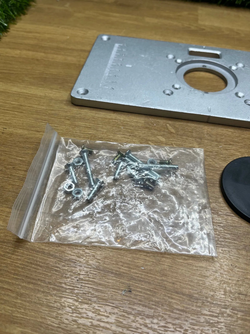 Placa de aluminio para mesa con 4 anillos y tornillos