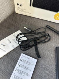 Tableta Gráfica Wacom Intuos Small con Lápiz Negro
