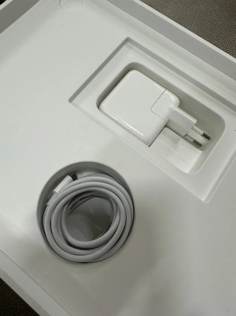MacBook Air (13", 2018)