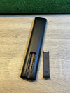 Televisor con control remoto universal One For All