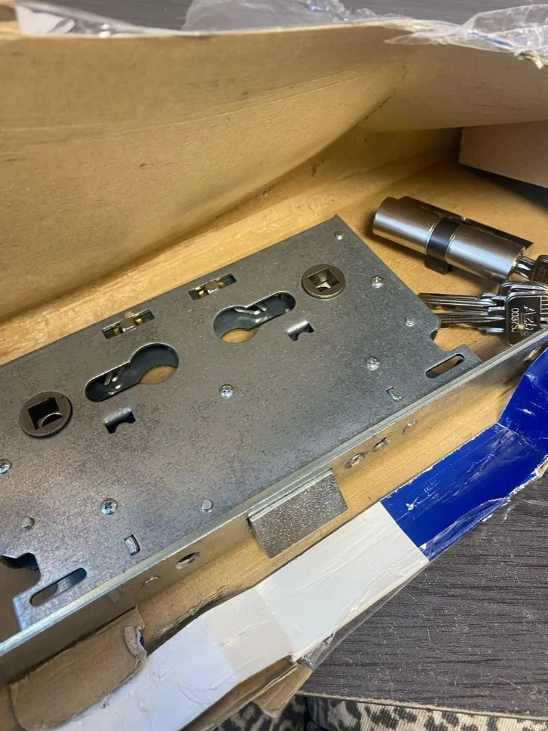 Cerradura de Embutir con Cilindro de Seguridad