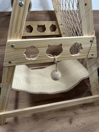 Torre de madera para gatos