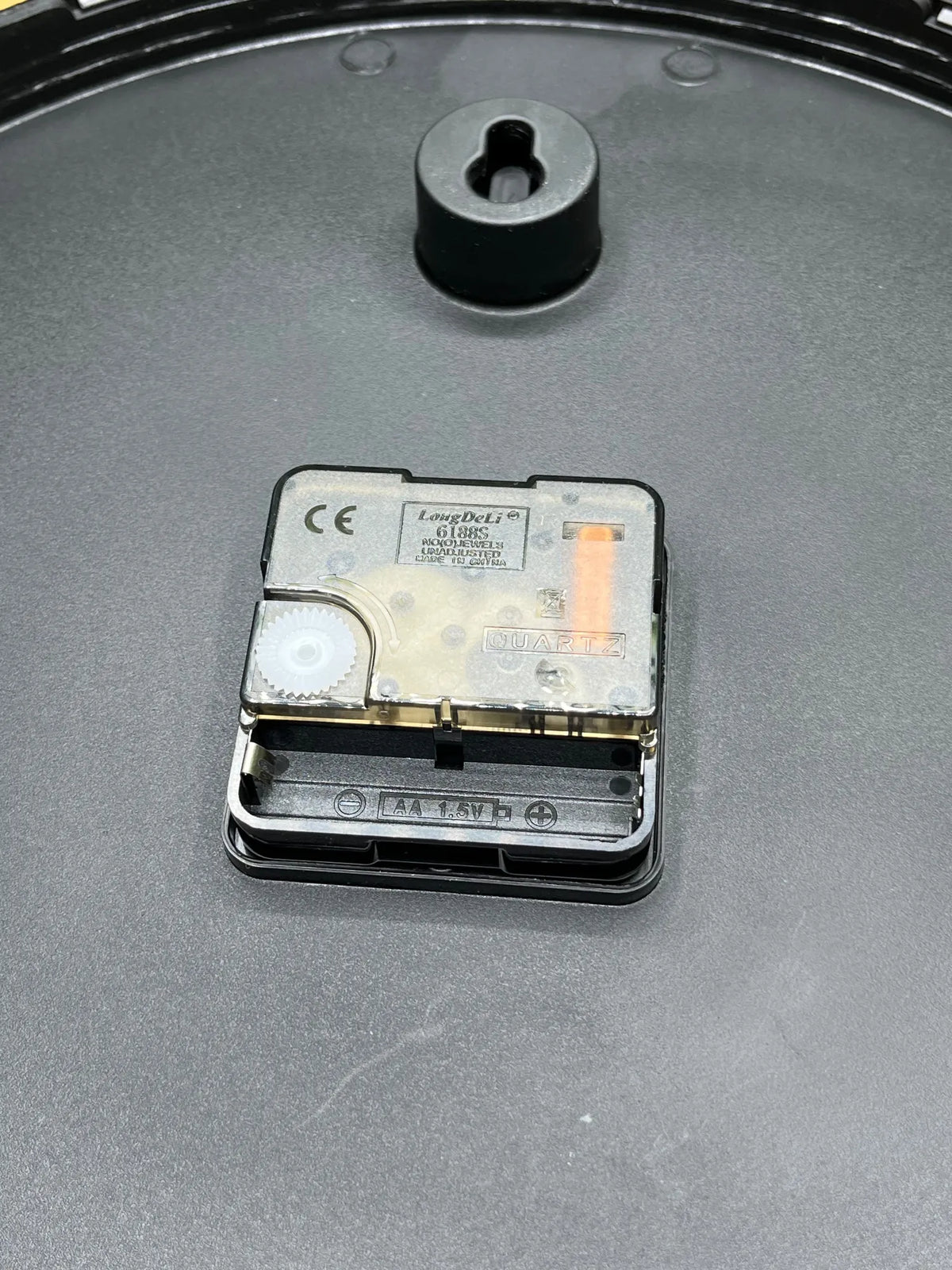 Reloj clásico Redondo Amazon Basics