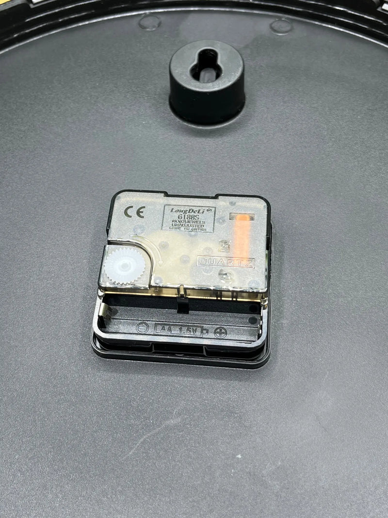 Reloj clásico Redondo Amazon Basics