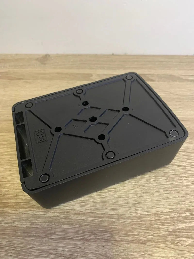 Caja de almacenamiento para llaves Amazon Basics