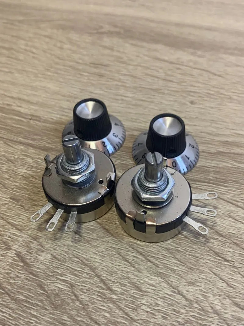 2 potenciómetros lineales de carbono