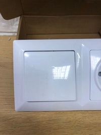 Interruptor doble con base schuko