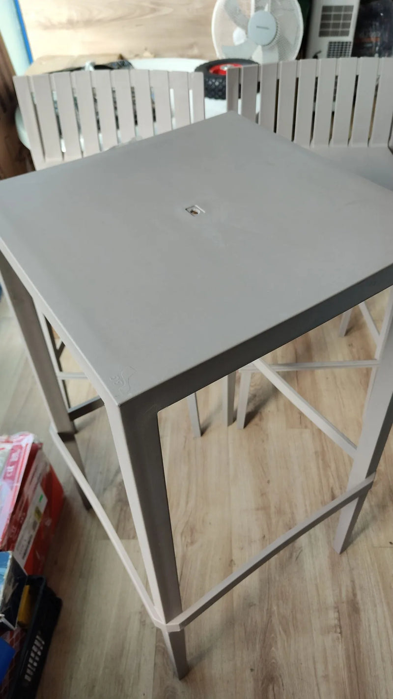 SET Mesa + 2 Taburetes Altos