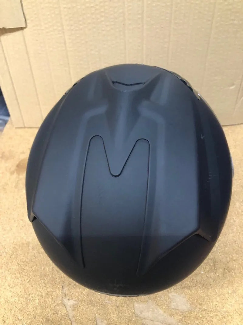 Casco de moto negro integral