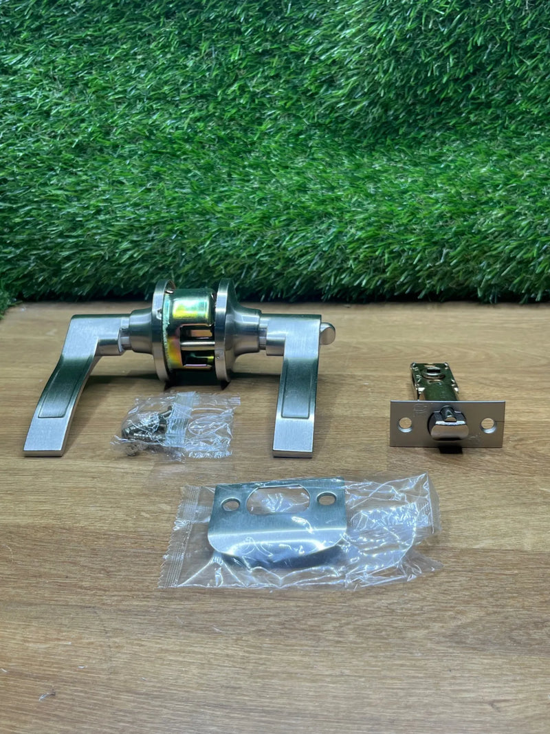 Juego de manillas con picaporte para puerta de madera mod. 710 Amig