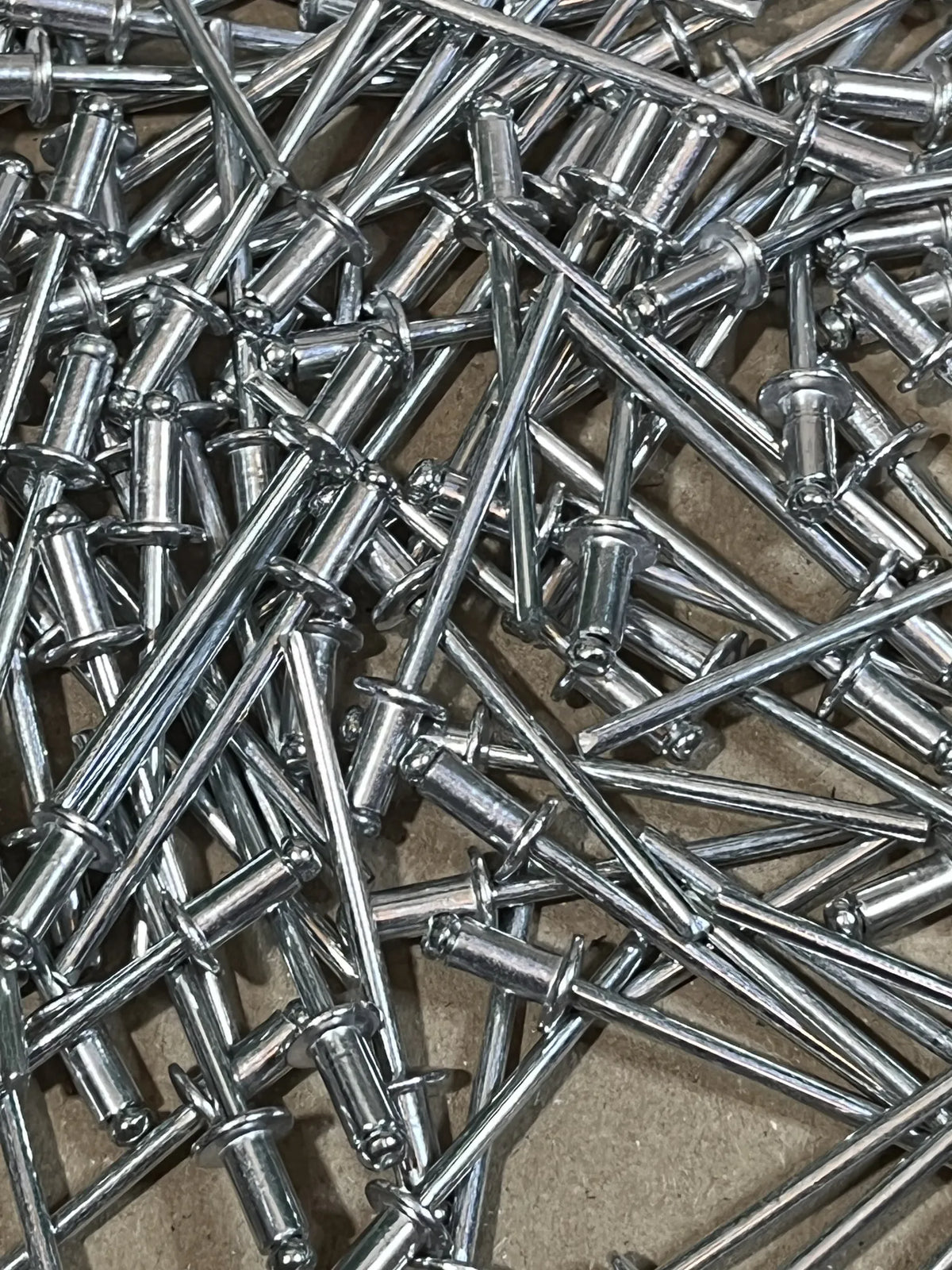 Remaches ciegos de 4,0 x 8 mm