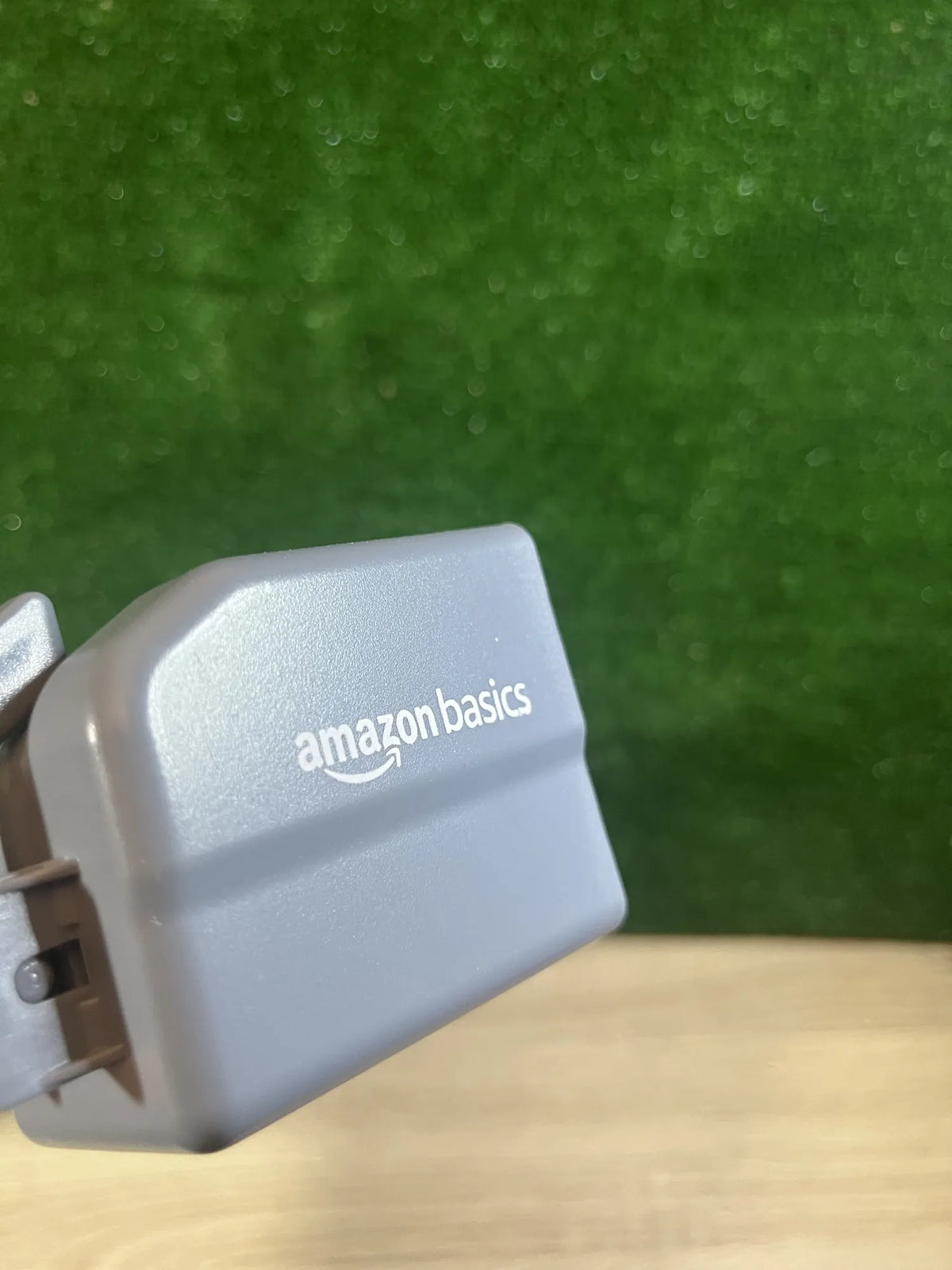 Rectángulo Soporte para escobas Amazon Basics