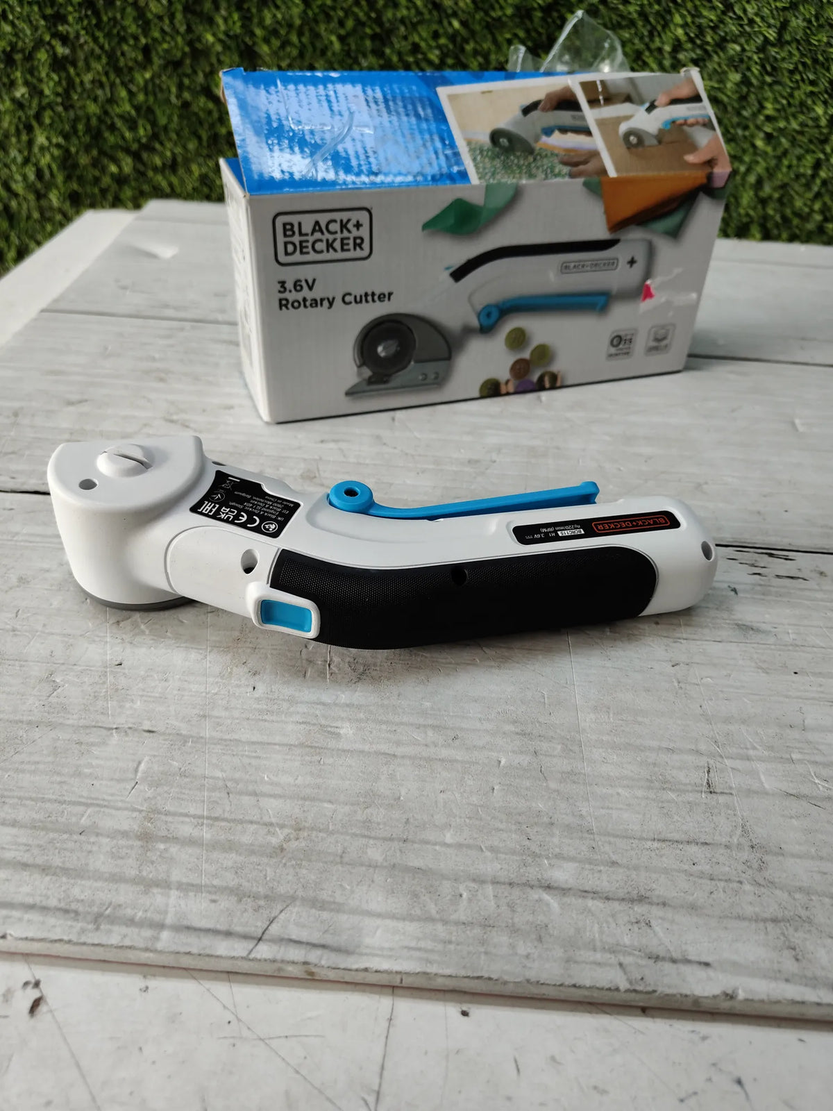 Cúter circular 3,6V a batería - Black+decker
