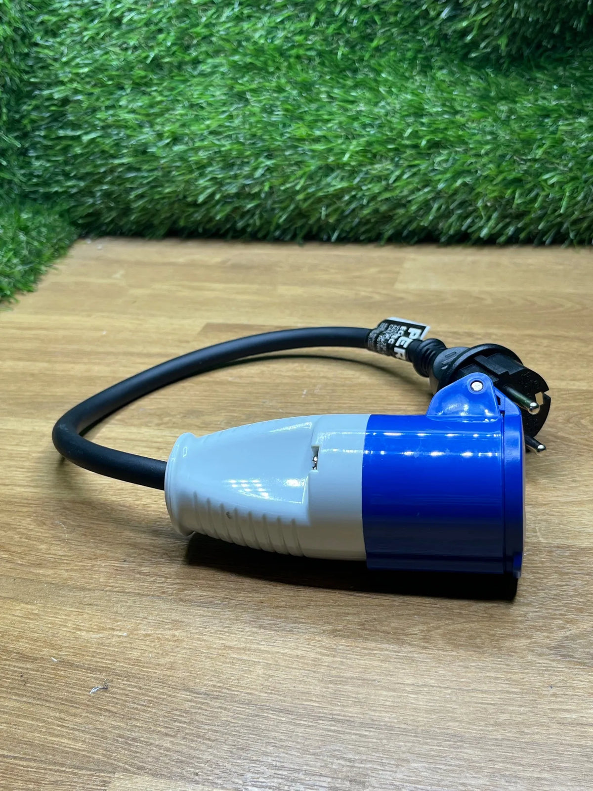 Adaptador Industrial con 1 Toma CEE + Enchufe Schuko
