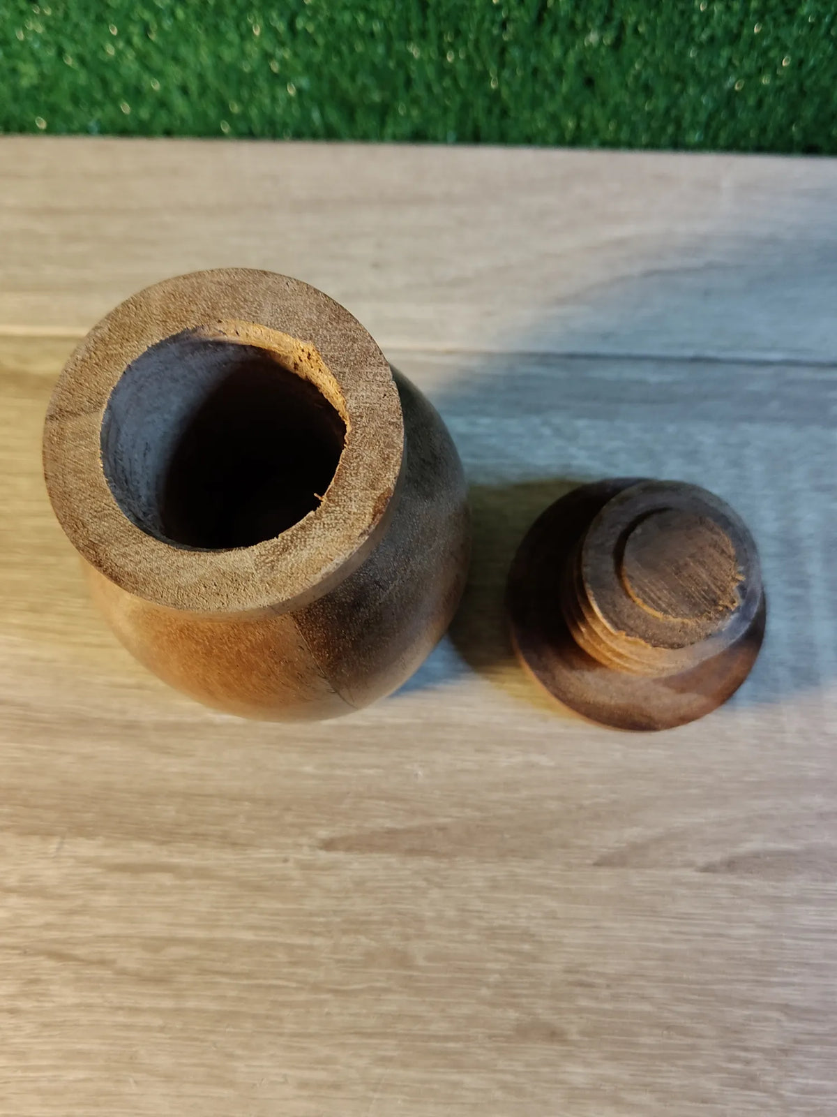 Urna de madera de acacia pequeña para perro