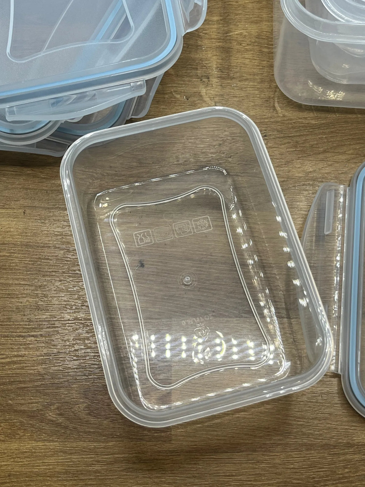 Kit de plástico con tapa