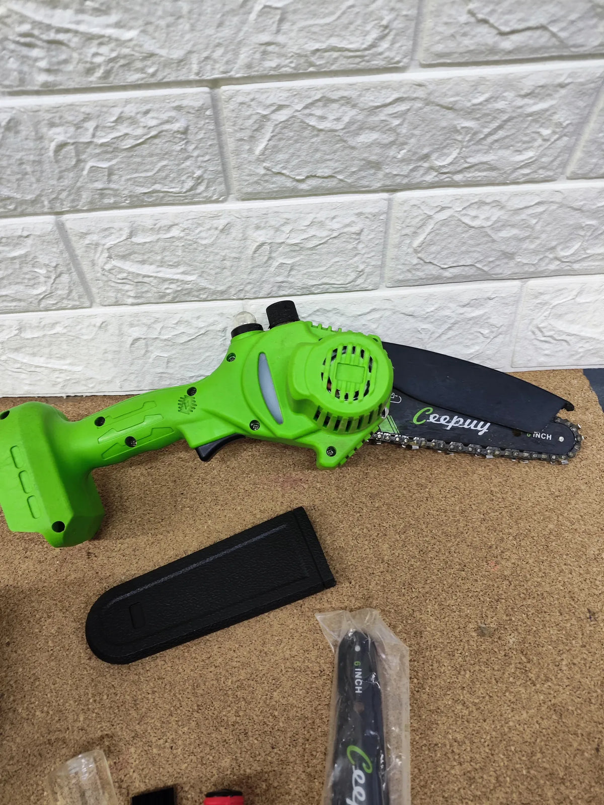 Mini motosierra inalámbrica CEEPUY