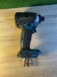 Llave de Impacto Batería 18V Makita