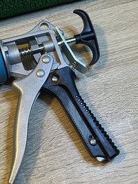 Pistola para sellado de calafateo Amazon Basics