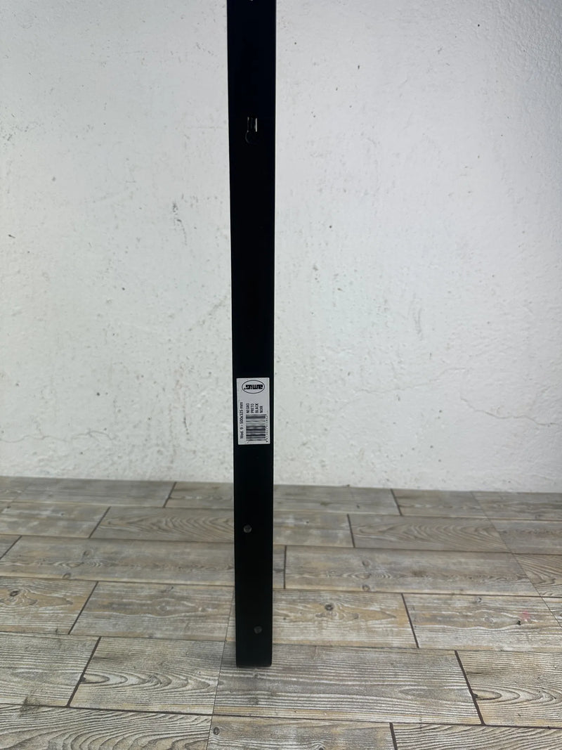 Escuadra para estantería de pared