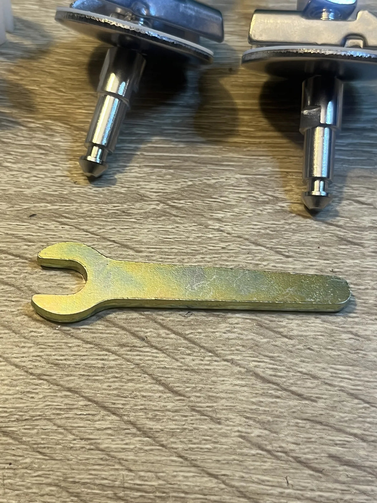 Juego de bisagras para tapa de inodoro Ideal Standard