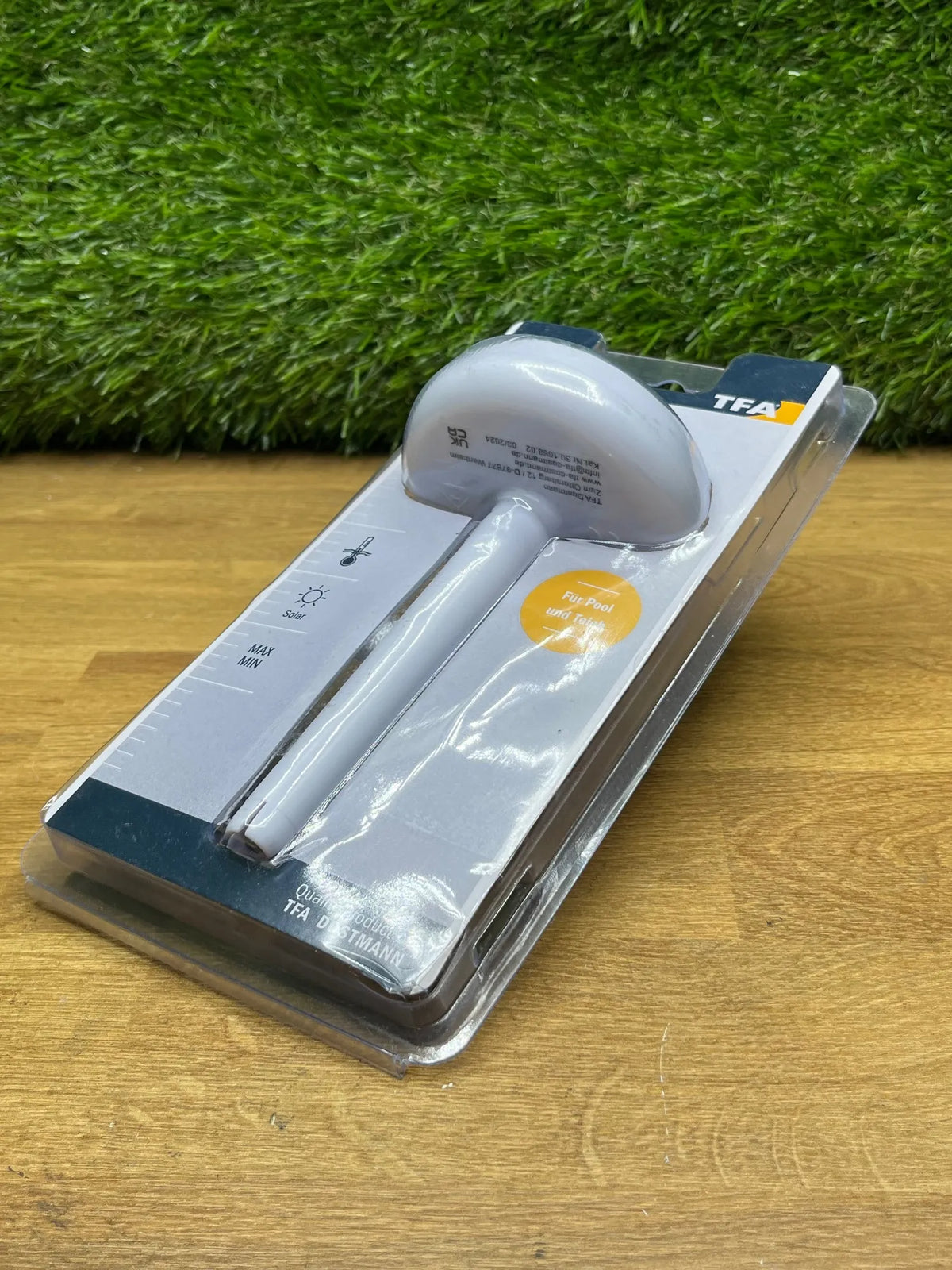 Termómetro digital para piscina con energía solar TFA